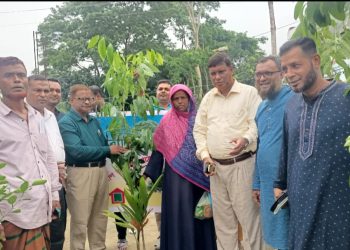 মাদারীপুরে অসহায় মানুষের মাঝে গ্রামীন ব্যাংকের ২০ হাজার গাছের চারা বিতরন
