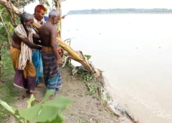 কুষ্টিয়ায় গড়াই নদীর অব্যাহত ভাঙনের কবলে আশ্রয়ণ প্রকল্প