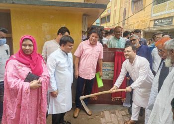 চাঁপাইনবাবগঞ্জ পৌরসভায় রাস্তা নির্মাণ কাজের উদ্বোধন হয়েছে