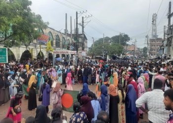 জয়পুরহাটে সাধারণ শিক্ষার্থীদের বিক্ষো, সড়ক অবরোধ