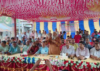 নওগাঁর মান্দায় ইউনিয়ন বিএনপির আলোচনা সভা অনুষ্ঠিত  এম রেজাউল ইসলাম :নওগাঁ নওগাঁর মান্দায় চলমান পরিস্থিতি নিয়ে তেঁতুলিয়া ইউপির ৮নং ওয়ার্ড উদ্যোগে আলোচনা সভা অনুষ্ঠিত হয়েছে। বুধবার (২১ আগষ্ট) উপজেলার সবাইহাট বাজারে এই আলোচনা সভা অনুষ্ঠিত হয়। ৮নং ওয়ার্ড বিএনপির সভাপতি আব্দুল মান্নানের সভাপতিত্বে আলোচনা সভায় প্রধান বক্ত হিসাবে উপস্থিত থেকে বক্তব্য রাখেন,সাবেক মান্দা উপজেলা পরিষদের চেয়ারম্যান ডাঃ ইকরামুল বারী টিপু। প্রধান অতিথি হিসাবে উপস্থিত থেকে বক্তব্য রাখেন, মান্দা উপজেলা বিএনপির সাবেক সভাপতি মকলেছুর রহমান মকে,যুগ্ম আহ্বায়ক,মোজাম্মেল হক,যুবদলের আহ্বায়ক নুরুল ইসলাম, সিনিয়র যুগ্ম আহ্বায়ক আব্দুল জলিল,যুগ্ম আহ্বায়ক মাষ্টার এনামুল হক ও ছাত্রদলের আহ্বায়ক শাহিদ্দুজামান সালেক। অন্যান্যদের মধ্যে উপস্থিত ছিলেন,মান্দা উপজেলা বিএনপির সাবেক সাংগাঠনিক সম্পাদক আখেরুজ্জামান সেলিম, মান্দা মমিন শাহানা সরকারি কলেজের আহ্বায়ক খায়রুল ইসলাম রাজু ও উত্তরা বিশ্ববিদ্যালয় কলেজ ছত্রদলের আহ্বায়ক লিটন হোসেনসহ দলের বিভিন্ন অঙ্গসংগঠনের নেতৃবৃন্দ