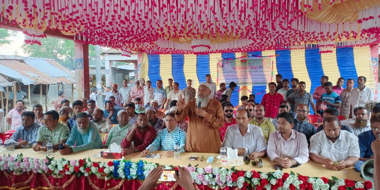 নওগাঁর মান্দায় ইউনিয়ন বিএনপির আলোচনা সভা অনুষ্ঠিত  এম রেজাউল ইসলাম :নওগাঁ নওগাঁর মান্দায় চলমান পরিস্থিতি নিয়ে তেঁতুলিয়া ইউপির ৮নং ওয়ার্ড উদ্যোগে আলোচনা সভা অনুষ্ঠিত হয়েছে। বুধবার (২১ আগষ্ট) উপজেলার সবাইহাট বাজারে এই আলোচনা সভা অনুষ্ঠিত হয়। ৮নং ওয়ার্ড বিএনপির সভাপতি আব্দুল মান্নানের সভাপতিত্বে আলোচনা সভায় প্রধান বক্ত হিসাবে উপস্থিত থেকে বক্তব্য রাখেন,সাবেক মান্দা উপজেলা পরিষদের চেয়ারম্যান ডাঃ ইকরামুল বারী টিপু। প্রধান অতিথি হিসাবে উপস্থিত থেকে বক্তব্য রাখেন, মান্দা উপজেলা বিএনপির সাবেক সভাপতি মকলেছুর রহমান মকে,যুগ্ম আহ্বায়ক,মোজাম্মেল হক,যুবদলের আহ্বায়ক নুরুল ইসলাম, সিনিয়র যুগ্ম আহ্বায়ক আব্দুল জলিল,যুগ্ম আহ্বায়ক মাষ্টার এনামুল হক ও ছাত্রদলের আহ্বায়ক শাহিদ্দুজামান সালেক। অন্যান্যদের মধ্যে উপস্থিত ছিলেন,মান্দা উপজেলা বিএনপির সাবেক সাংগাঠনিক সম্পাদক আখেরুজ্জামান সেলিম, মান্দা মমিন শাহানা সরকারি কলেজের আহ্বায়ক খায়রুল ইসলাম রাজু ও উত্তরা বিশ্ববিদ্যালয় কলেজ ছত্রদলের আহ্বায়ক লিটন হোসেনসহ দলের বিভিন্ন অঙ্গসংগঠনের নেতৃবৃন্দ