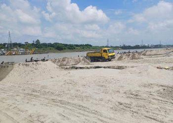 ময়মনসিংহে অবৈধভাবে কোটি কোটি টাকার সরকারী বালু বিক্রি করেছে আ.লীগ নেতারা
