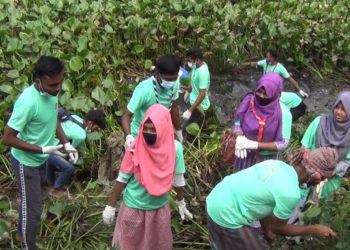 জাতীয় যুব দিবস উপলক্ষে ঝিনাইদহে খাল পরিষ্কারকরণ