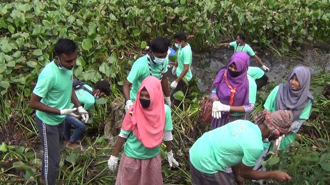 জাতীয় যুব দিবস উপলক্ষে ঝিনাইদহে খাল পরিষ্কারকরণ
