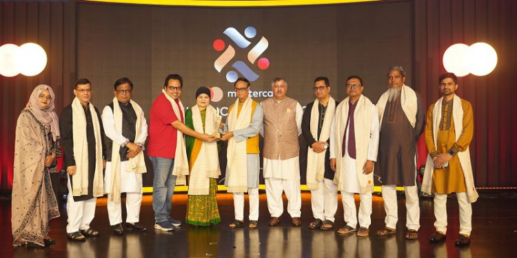 প্রিয়শপ কো-ব্র্যান্ডেড ক্রেডিট কার্ড জিতলো মাস্টারকার্ড এক্সেলেন্স অ্যাওয়ার্ড ২০২৪ 