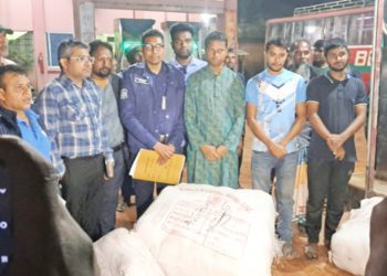 নিষিদ্ধ ঘোষিত পলিথিনের বিরুদ্ধে পঞ্চগড় পরিবেশ অধিদপ্তরের মোবাইল কোর্ট পরিচালনা