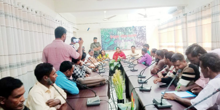 দুর্গাপুরে ১৪ লাখ টাকার ক্ষতিপূরণ পেলেন ১৩ কৃষক