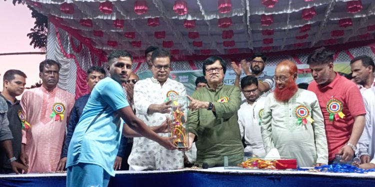 দুরমুঠে শহীদ আবু সাইদ ফুটবল টুর্নামেন্টের ফাইনাল খেলা অনুষ্ঠিত