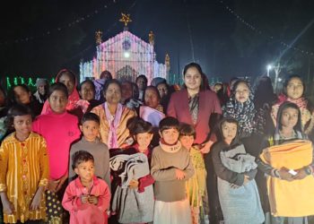 দুর্গাপুরে গভীর রাতে শীতার্তদের কম্বল জড়িয়ে দিলেন ইউএনও সাবরিনা শারমিন