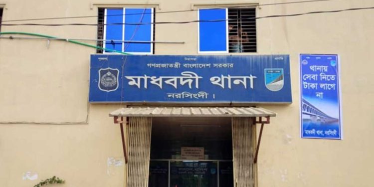 আসামী ছিনিয়ে নিতে ব্যর্থ হয়ে মাধবদী থানায় হামলা