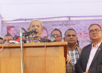 শেখ হাসিনা এত অন্যায় ও পাপ করেছিল যে তার  পালানো ছাড়া আর কোন পথ ছিল না