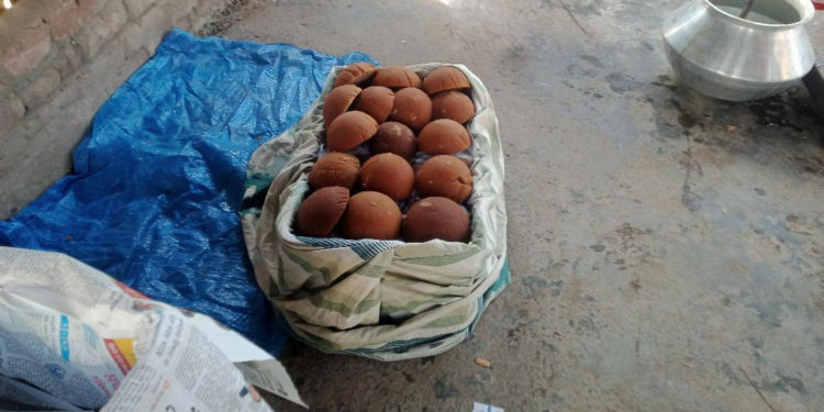 দুর্গাপুরে চকচকে ভেজাল গুড়ে ছয়লাব বাজার