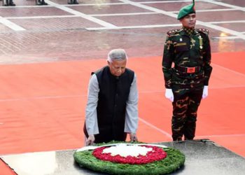 শহিদ বুদ্ধিজীবীদের প্রতি প্রধান উপদেষ্টার শ্রদ্ধা নিবেদন