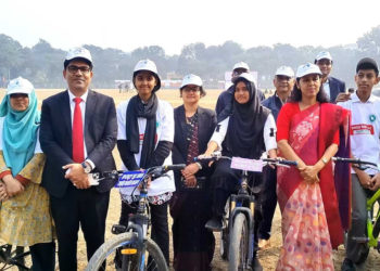 ঠাকুরগাঁওয়ে তরুণ-তরুণীদের সাইক্লিং প্রতিযোগীতা