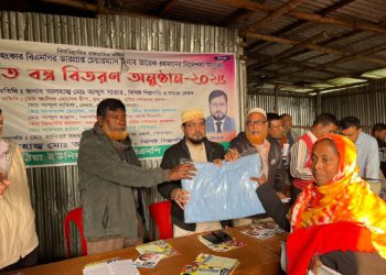 পুঠিয়াতে শীতার্তদের পাশে শিল্পপতি আব্দুস সাত্তার