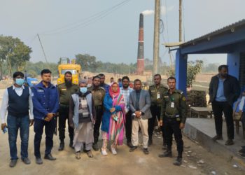 ঝিনাইদহে পরিবেশ অধিদপ্তরের অভিযান, মোবাইল কোর্টে ৫ লক্ষ টাকা জরিমানা ও ৯ লক্ষ কাচাঁইট ধ্বংস