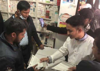 জুলাই ঘোষনাপত্র প্রকাশের দাবীতে নরসিংদীতে লিফলেট বিতরণে সমন্বয়ক সারজিস আলম