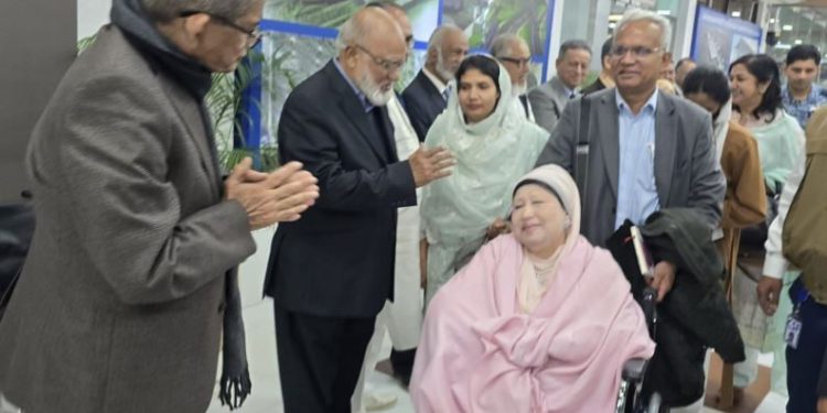 উন্নত চিকিৎসার জন্য লন্ডন গেলেন বেগম খালেদা জিয়া 