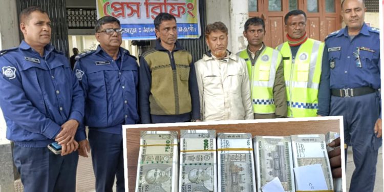 নওগাঁর মান্দায় ভারতীয় জাল রুপিসহ আ.লীগ নেতা আটক