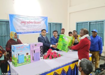 ঠাকুরগাঁওয়ে কৃষকদের মাঝে বিষ স্প্রে মেশিন বিতরণ