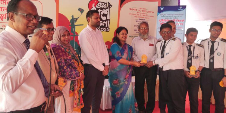 নরসিংদীতে দুর্নীতি বিরোধী বিতর্ক প্রতিযোগিতায় এন.কে.এম. হাই স্কুল দল চ্যাম্পিয়ন