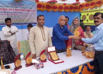 সাংবাদিক সম্নাননা পেলেন আবুল বাসার আব্বাসী