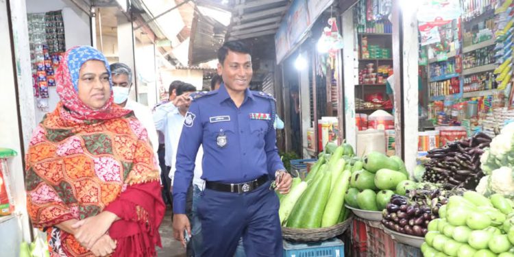 রমজানে নিত্য পণ্যের বাজার মনিটরিং করলেন জামালপুরের জেলা প্রশাসক ও পুলিশ সুপার 
