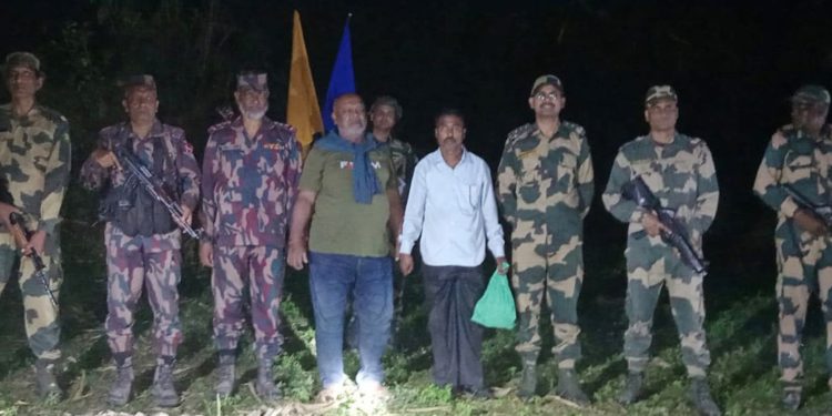 মহেশপুরে দুই বাংলাদেশি নাগরিককে ফেরত পাঠাল বিএসএফ