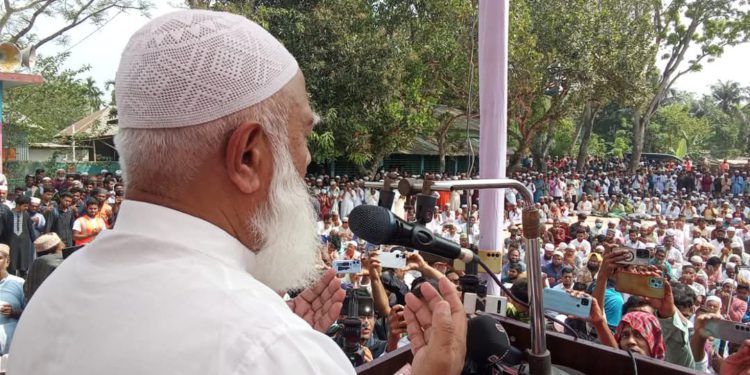 মাগুরায় শিশু আছিয়া খাতুনের বাড়ীতে ড. শফিক