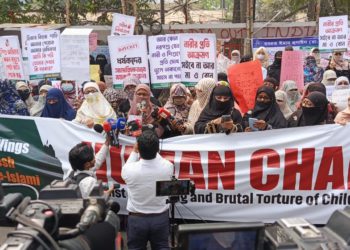 ধর্ষণ নামক ব্যাধি থেকে মুক্তি পেতে ৫ দাবিতে মহিলা জামায়াতের মানববন্ধন