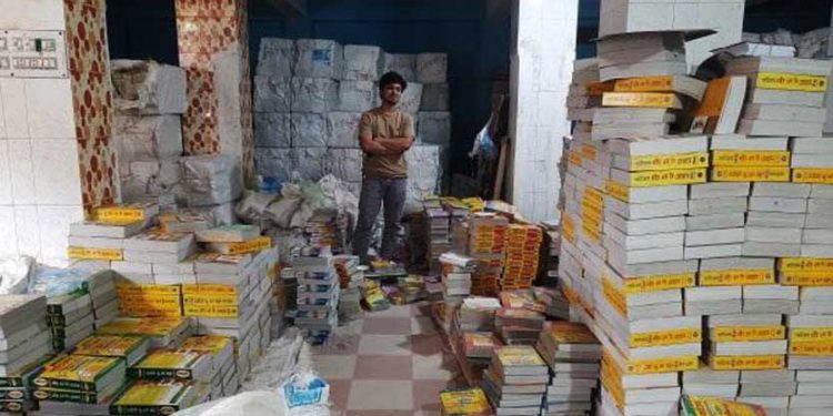 ঝিনাইদহে উন্মুক্ত বিশ্ববিদ্যালয়ের অবৈধ গাইড বইয়ের কারখানার সন্ধান!