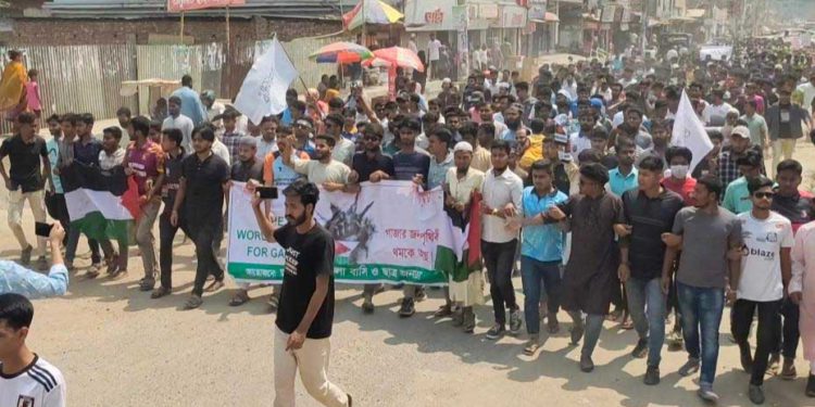 গাজার নিরীহ মানুষকে নৃশংস গণহত্যার প্রতিবাদে জয়পুরহাটে বিক্ষোভ মিছিল