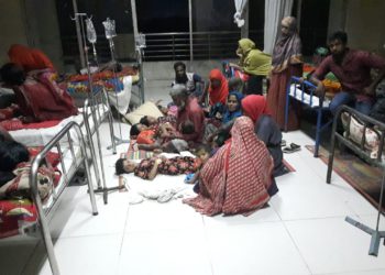 ঝিনাইদহের হরিনাকুণ্ডু খেলার ছলে নলকূপে কীটনাশক ঢেলে পানি পান, হাসপাতালে ৬ শিশু