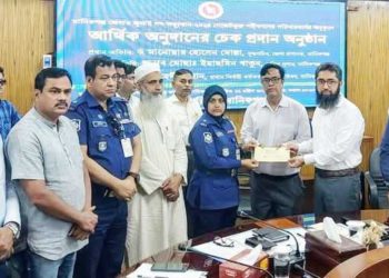 মানিকগঞ্জের পাঁচ শহীদের পরিবারের মাঝে আর্থিক অনুদানের চেক প্রদান