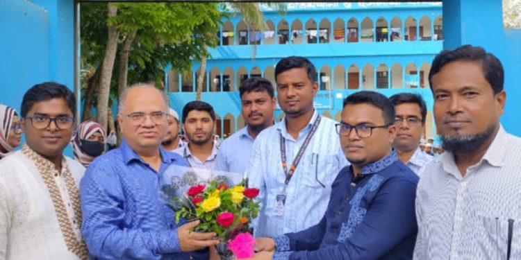 মাদারীপুরে বিদ্যালয় পরিদর্শনে মাধ্যমিক ও উচ্চ মাধ্যমিক বিদ্যালয় পরিদর্শক- কাজী ফয়জুর রহমান