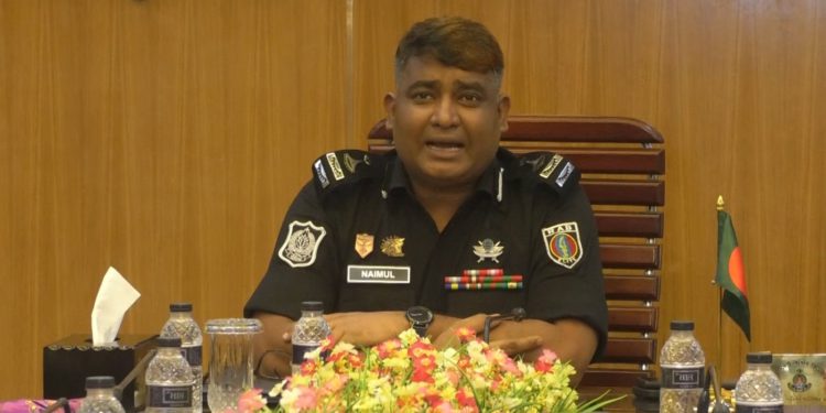 ময়মনসিংহে ভূয়া ভিসা ও ভূয়া বিমানের টিকেটে বিদেশে পাঠানোর প্রতারণার অভিযোগে একজনকে গ্রেফতার করেছে র্যাব১৪