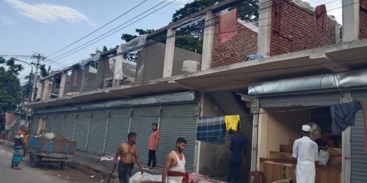 কোটালীপাড়া থানার পরিত্যক্ত জায়গায় গড়ে উঠল মার্কেট