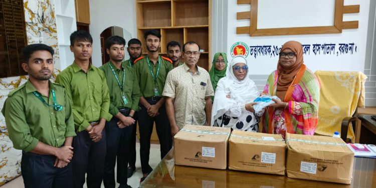 সাফোয়ানের স্মরণে বরগুনা হাসপাতালের শিশু ওয়ার্ডের জন্য আইভি স্যালাইন হস্তান্তর