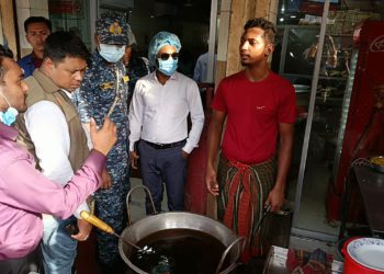 বরগুনা শহরে বিশুদ্ধ খাদ্য আদালতের ভেজাল বিরোধী অভিযান