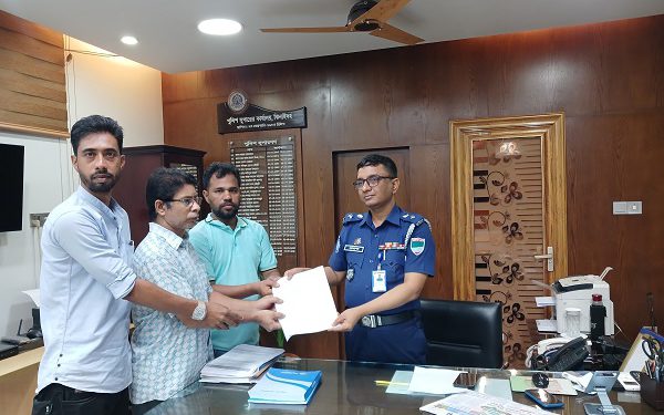 ঝিনাইদহে সুদীপ হত্যার সুষ্ঠু তদন্তের দাবিতে স্বারকলিপি