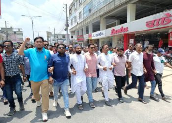 মিটফোর্ডে প্রতিবাদে ঠাকুরগাঁওয়ে ছাত্রদল -যুবদল ও শিক্ষার্থীদের বিক্ষোভ