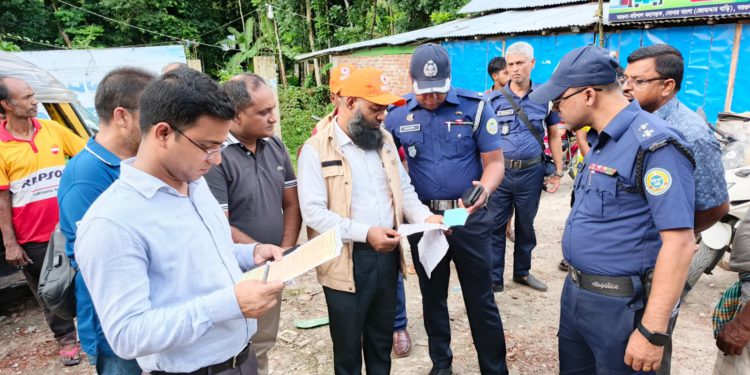 নিরাপদ সড়ক নিশ্চিতে বরগুনায় বিশেষ অভিযান