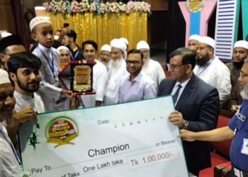 জুলাই বিপ্লবের বছর পুর্তিতে কোরআন তেলওয়াত প্রতিযোগীতা বিজয়ীদেরে মাঝে লক্ষ টাকার চেক বিতরন