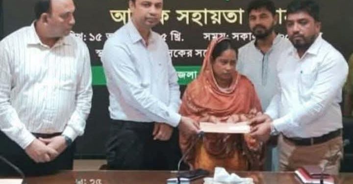 বিএডিসি নিহত ও আহতদের মাঝে কৃষি মন্ত্রণালয়ের উদ্যোগে নগদ অর্থ বিতরণ