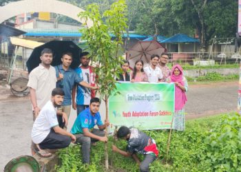 জলবায়ু ঝুঁকি মোকাবেলায় সাতক্ষীরায় বৃক্ষরোপণ করলো ইয়ুথ অ্যাডাপটেশন ফোরাম