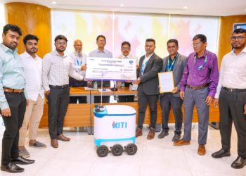 স্বয়ংক্রিয় খাদ্য সরবরাহকারী রোবট “করঃর” উদ্ভাবন করল ড্যাফোডিল ইন্টারন্যাশনাল ইউনিভার্সিটি