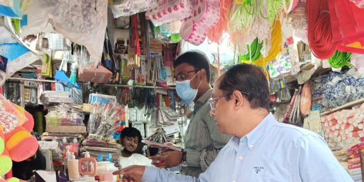 ১২২০ কেজি নিষিদ্ধ পলিথিন জব্দ, জরিমানা ও সতর্কবার্তা প্রদান