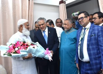 পাক উপ -প্রধানমন্ত্রী  আমিরে জামায়াতের বাসায়