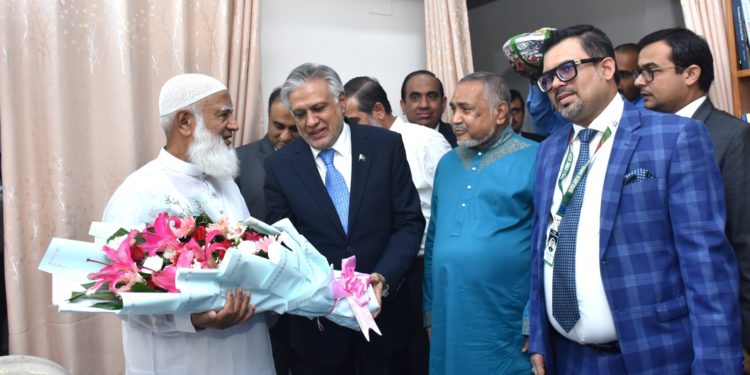 পাক উপ -প্রধানমন্ত্রী আমিরে জামায়াতের বাসায়